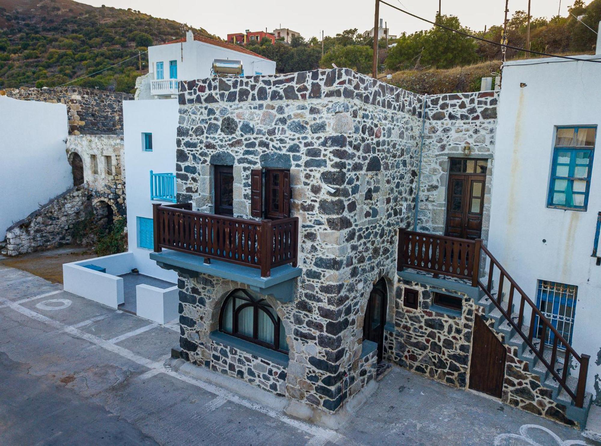 شقة Plousiadi΄S Stone House Skála المظهر الخارجي الصورة
