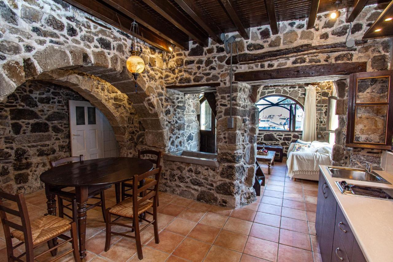 شقة Plousiadi΄S Stone House Skála المظهر الخارجي الصورة