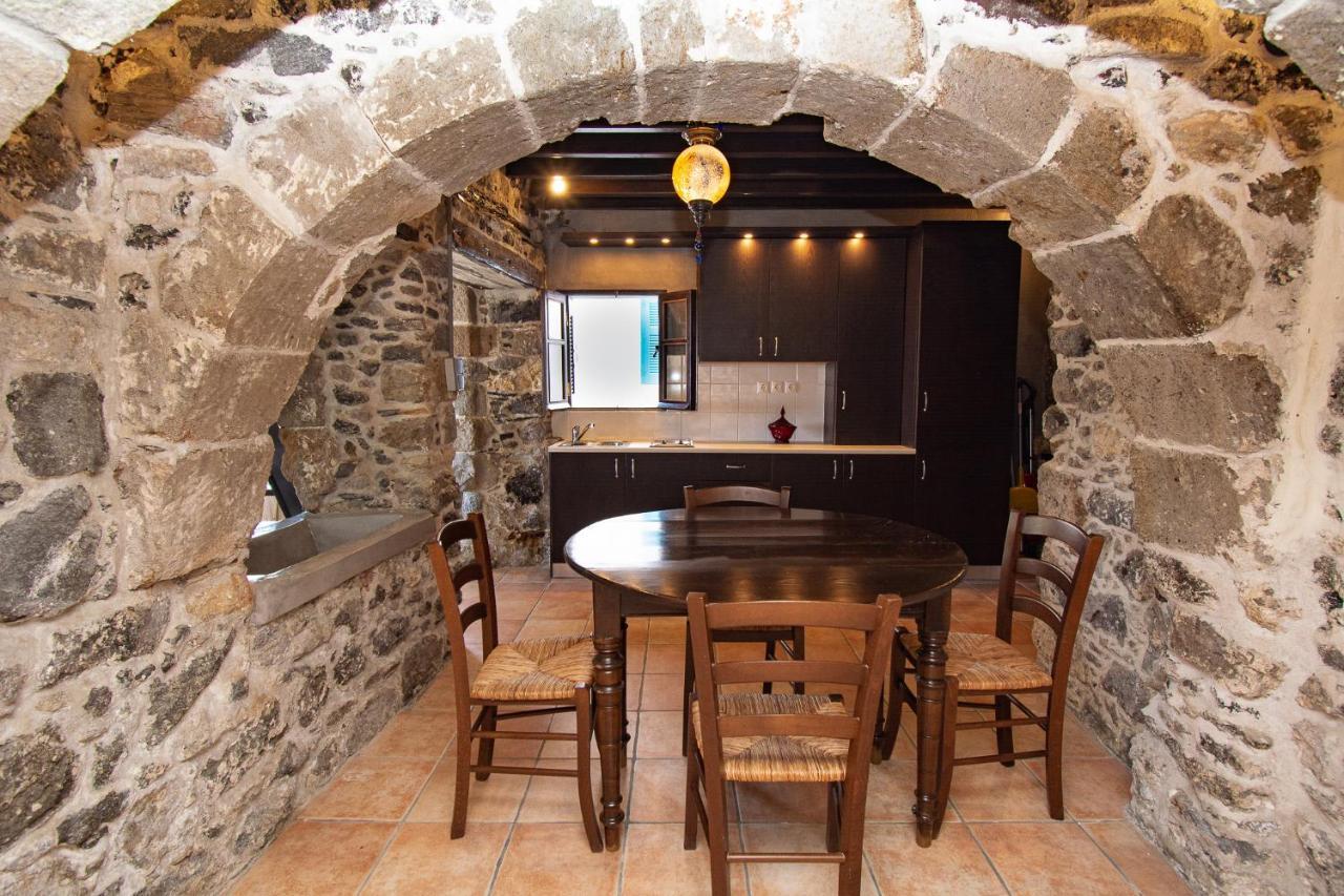 شقة Plousiadi΄S Stone House Skála المظهر الخارجي الصورة